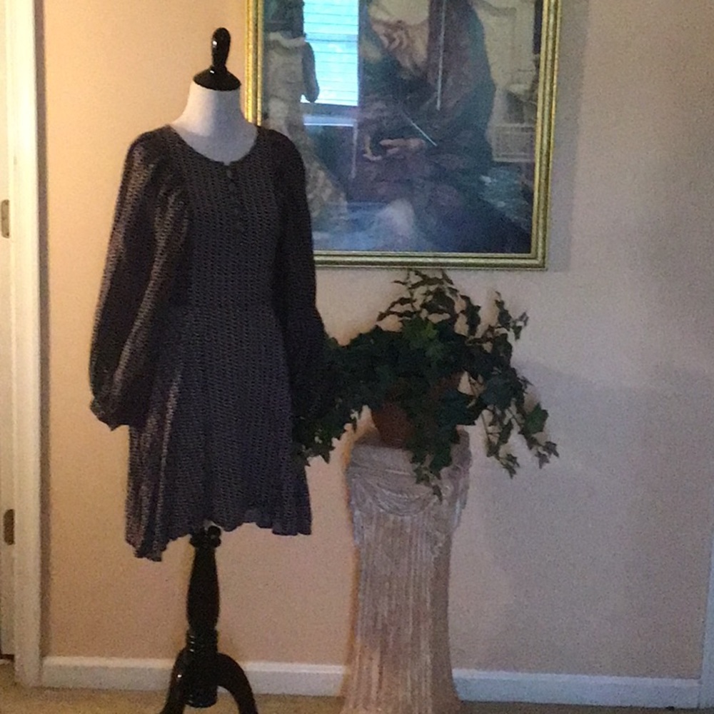 Black and white long sleeve dress